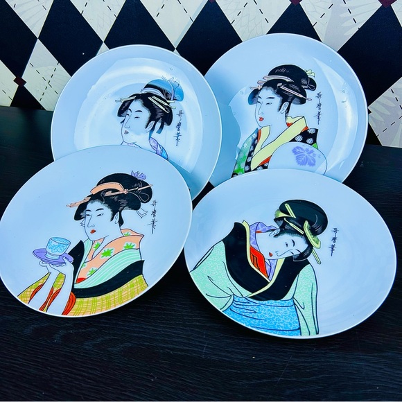 Japanese Geisha Wall Plates Set of 4, Vintage Asian Porcelain Art Collectible - Picture 3 of 11